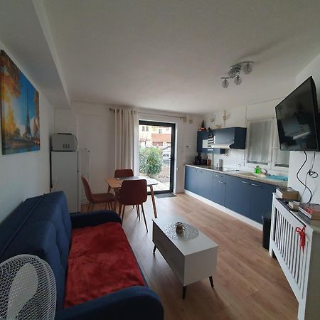 Studio Equipe Et Meuble St Cyprien Saint-Cyprien  Bagian luar foto