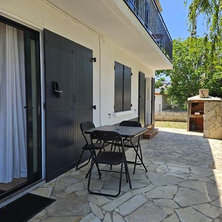 Studio Equipe Et Meuble St Cyprien Saint-Cyprien  Bagian luar foto