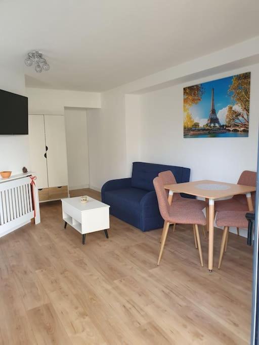 Studio Equipe Et Meuble St Cyprien Saint-Cyprien  Bagian luar foto