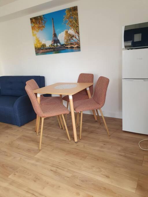 Studio Equipe Et Meuble St Cyprien Saint-Cyprien  Bagian luar foto