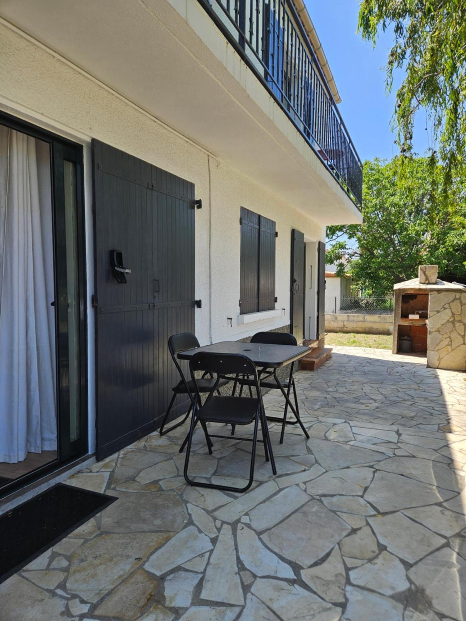 Studio Equipe Et Meuble St Cyprien Saint-Cyprien  Bagian luar foto